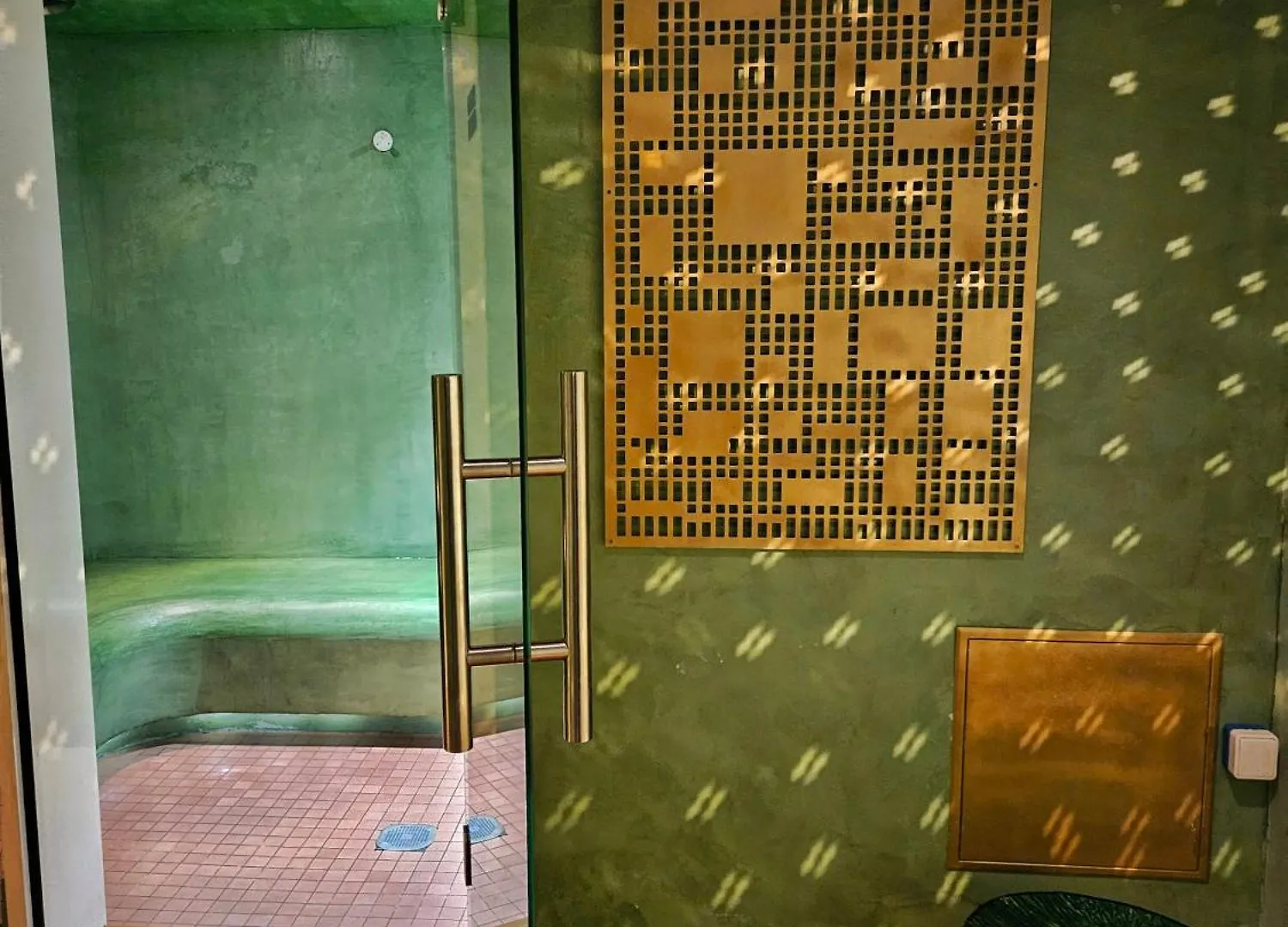 La Nouvelle Republique & Hammam Hotel Paris